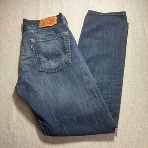 Levi's Men's 513 slim Straight-Leg Medium Blue Denim Jeans